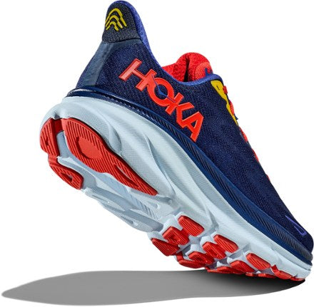 HOKA CLIFTON 9. EXTRA CUSHIONING