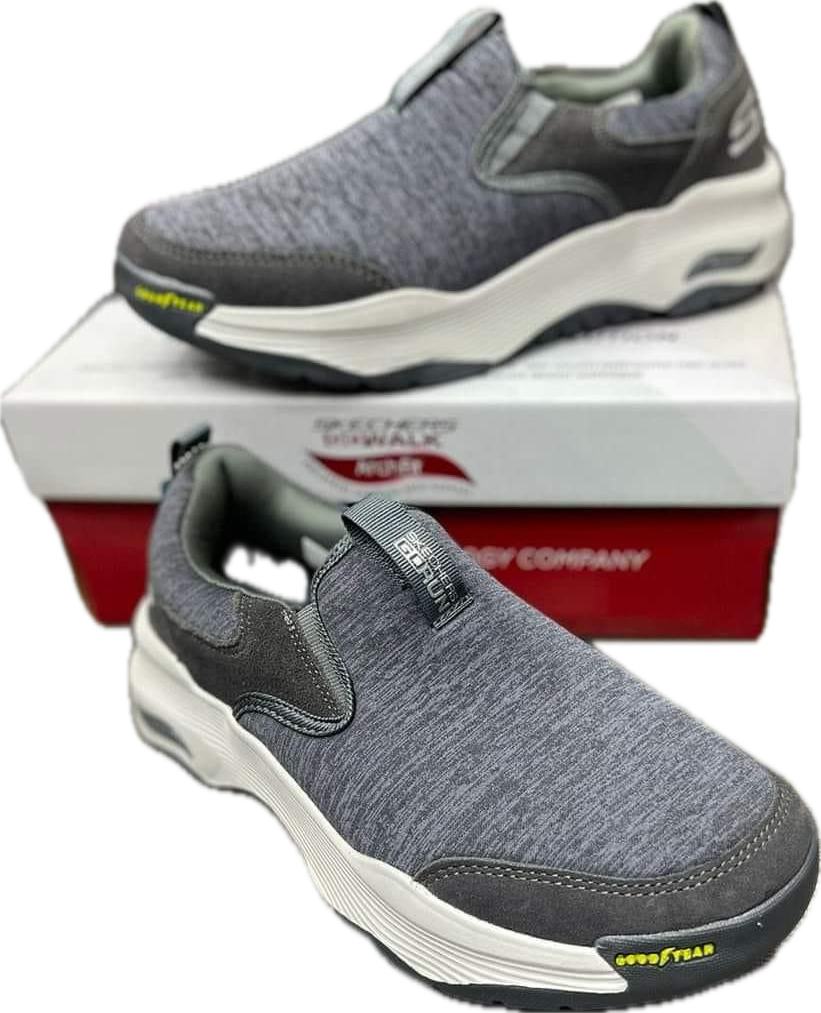 Skechers triple layer madicted foam Amazon article (40 se 45)  with big discount ke saat.