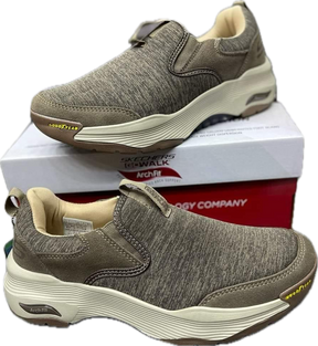 Skechers triple layer madicted foam Amazon article (40 se 45)  with big discount ke saat.